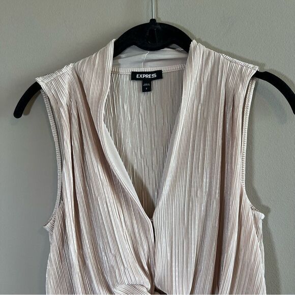 ✨ Express Women’s Champagne Crinkle Front Knot Top Small - Picture 2 of 11